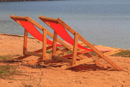 夏季舒缓的海滩帆布床图片