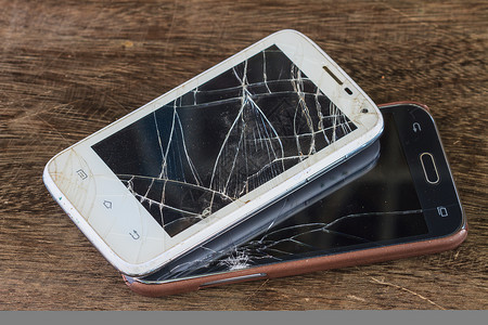 摔坏的手机屏幕图片