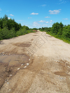 水坑和道路图片