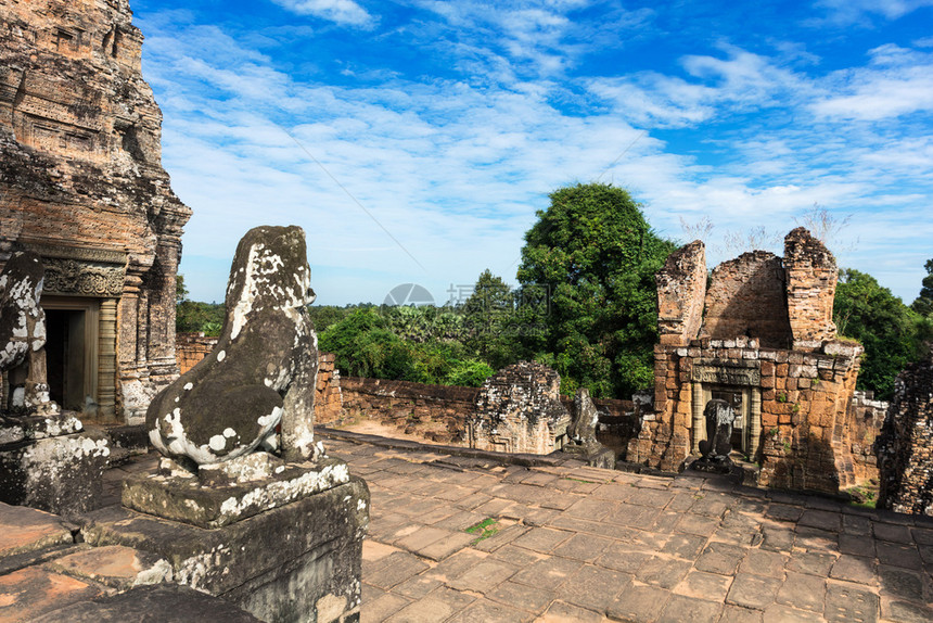 柬埔寨暹粒吴哥地区东Mebon寺庙废墟图片
