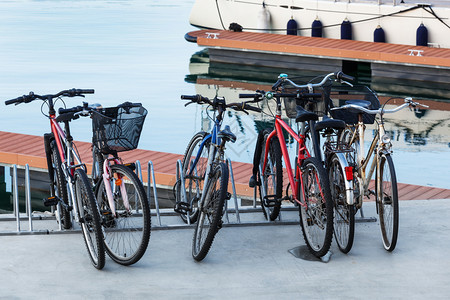 海港的自行车泊图片