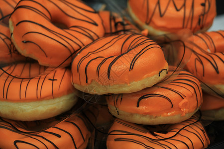 4月27日庆祝国王节的橘子冰甜圈图片