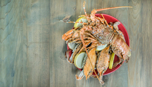 盘子上蒸龙虾和螃蟹的顶视图清蒸龙虾蟹图片