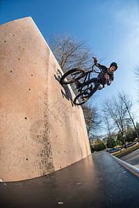 Bmx自行车特技墙骑滑板公园图片