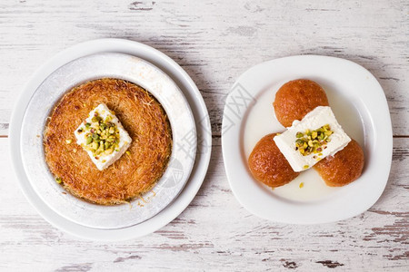 美味的土耳其传统甜点Kunefe和KemalPasha甜点图片