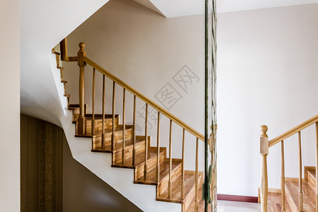 现代房屋的装饰木制室内楼梯图片