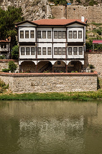 Amasya河附近旧传统家园图片