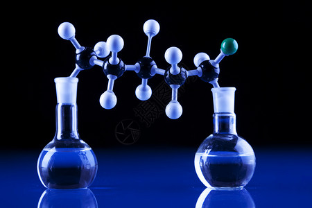 实验室中的分子和火瓶图片