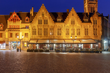 古老的中世纪市政厅广场夜间照明比利时布鲁格日落的市政厅广场图片