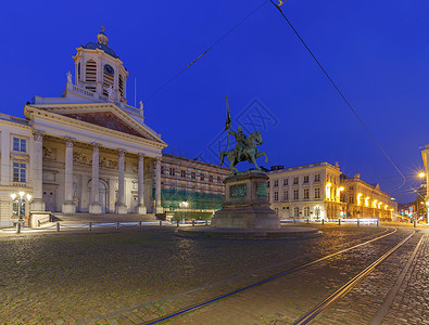 比利时布鲁塞尔日落时的皇家广场图片