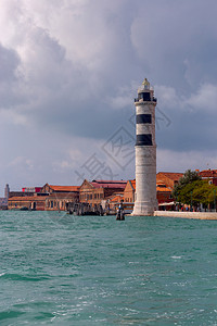 意大利威尼斯穆拉诺岛的旧石灯塔穆拉诺岛的旧石灯塔背景图片