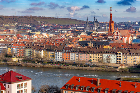 在阳光明媚的一天城市风景乌兹堡巴伐利亚德国乌兹堡空中城市的风景图片