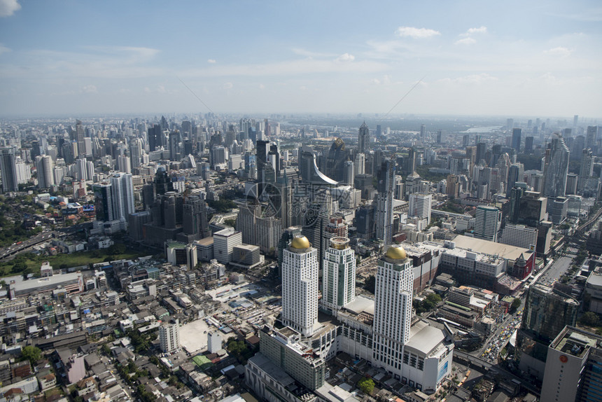 从东南亚泰国曼谷市的白约克天空酒店俯瞰泰国曼谷2018年11月泰国曼谷城市天际线日出图片