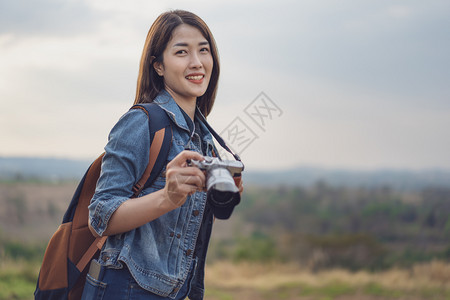 旅游女客用摄像头拍照片韩国人高清图片素材