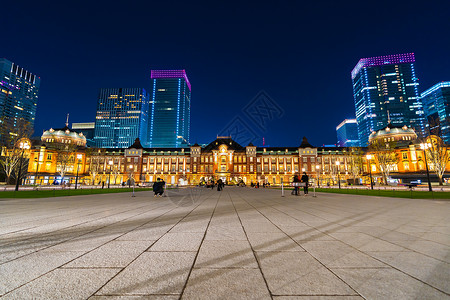 东京丸之内商业区夜景图片