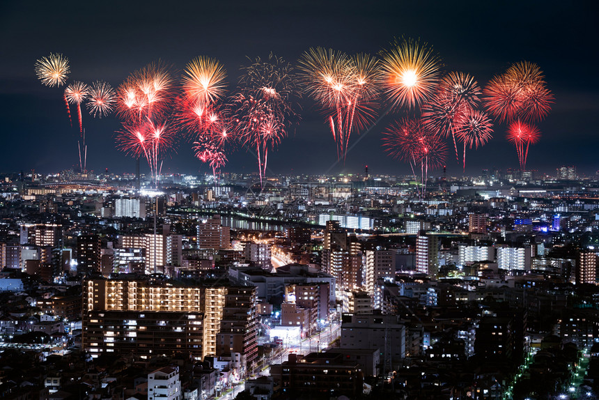 日本东京市风景的烟花节日图片