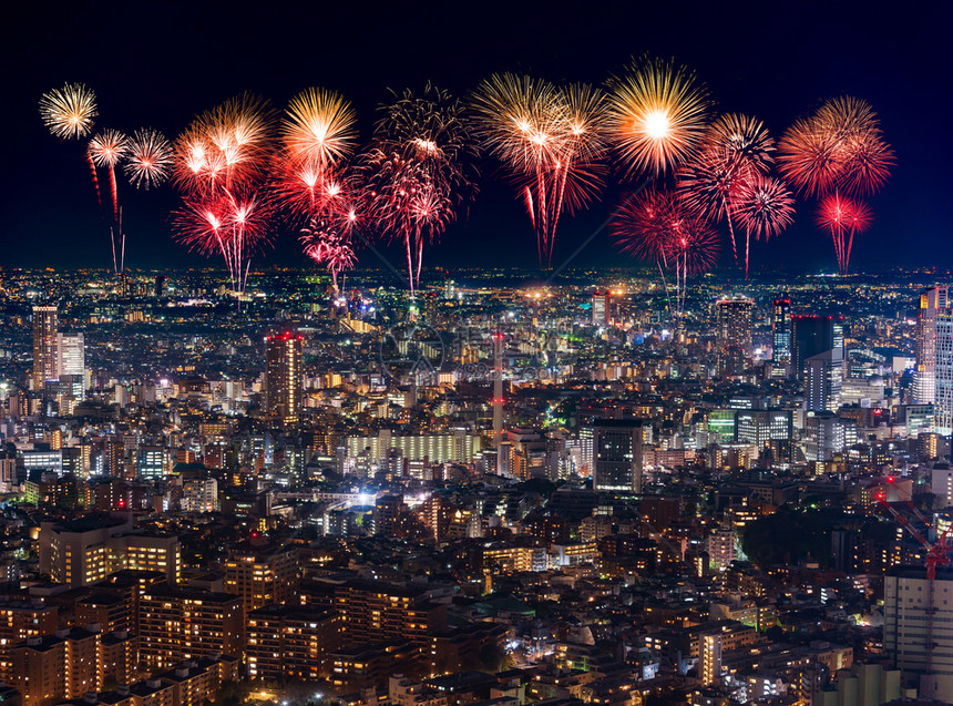 日本东京市风景的烟花节日图片