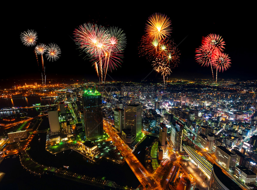 日本横滨市风的烟花图片