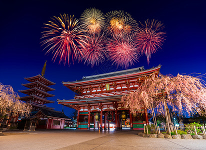 日本烟花日本东京浅草庙边上庆祝的烟花背景