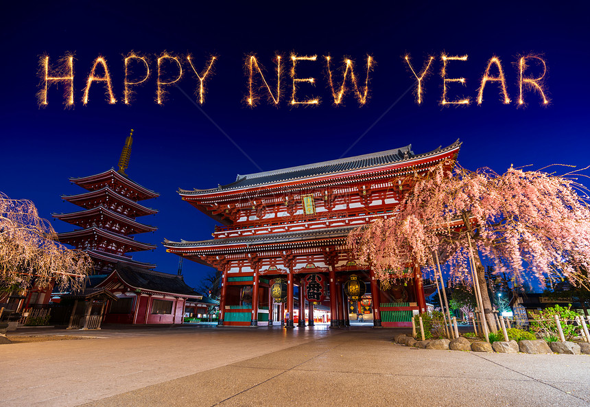 在日本东京浅草庙庆祝新年节烟花图片