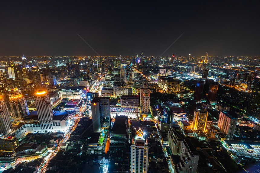 曼谷市区和泰国夜间的公路交通图片