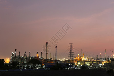 炼油工厂的晚景背景图片