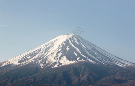 富士山在蓝的天空背景背景图片