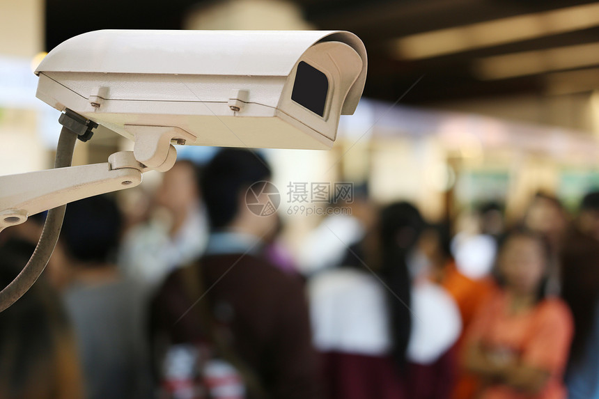 闭路电视摄像头记录了购物中心人们的模糊背景对安保和全的认识图片