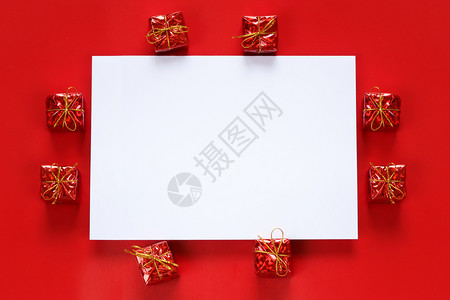 用于设计工作概念的红色礼品盒和背景纸条空希望高清图片素材