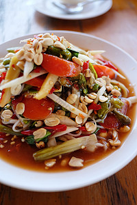 泰国菜盘中的木瓜沙拉图片