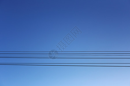 蓝色天空背景电线杆的缆用于设计你的工作概念图片