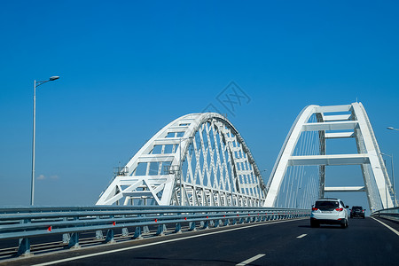 21比9俄罗斯塔曼克里米亚桥2018年7月9日克里米亚桥可航行的拱门克里米亚桥公路和铁的拱门沿着克里米亚桥驾驶21世纪的宏伟建筑新桥克里背景