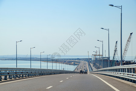 21比9俄罗斯塔曼克里米亚桥2018年7月9日沿着克里米亚桥行驶21世纪的宏伟建筑新桥克里米亚行驶21世纪的伟大建筑新桥背景