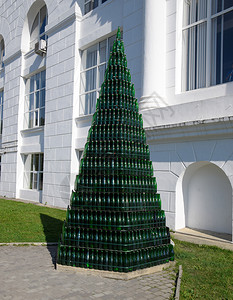 香槟圣诞树瓶子的创意来自瓶子空香槟的圣诞树空香槟瓶子的创意图片