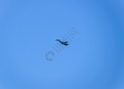 俄罗斯战斗机在空中飞行高清图片