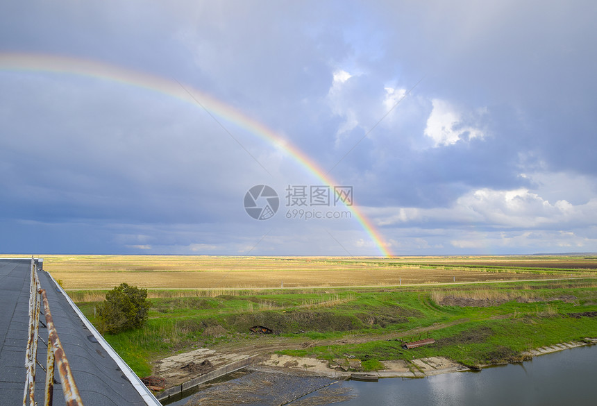 彩虹从楼顶看彩虹从楼顶看图片