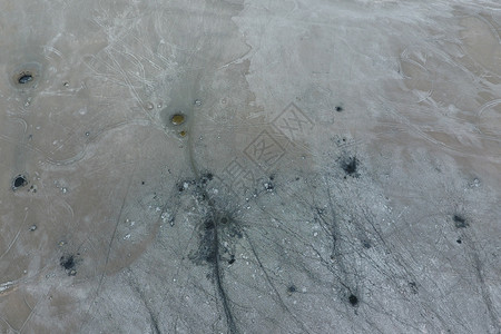 雪源软胶囊盐湖泥土来源的顶端视图与弹坑的外部相似之处泥愈合泉盐湖泥源的顶端视图盐湖泥源的外部相似之处背景