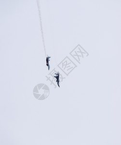 战斗机在克拉斯诺达尔机场举行的空中展示图片