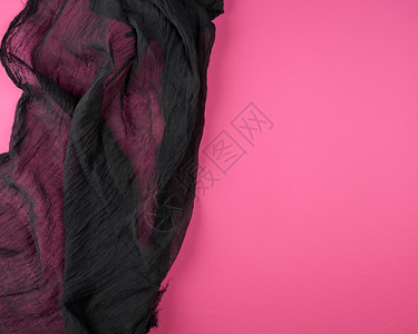 粉红色背景的黑纺织纱布复制空间背景图片