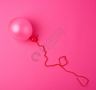 粉红背景的气球关闭背景图片