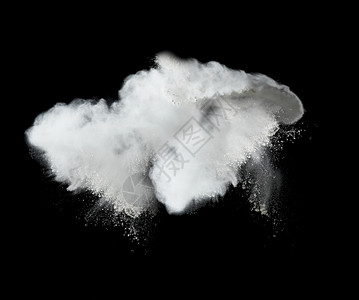 白云爆炸对话框黑底面白粉微粒向不同方飞去爆炸和喷洒背景