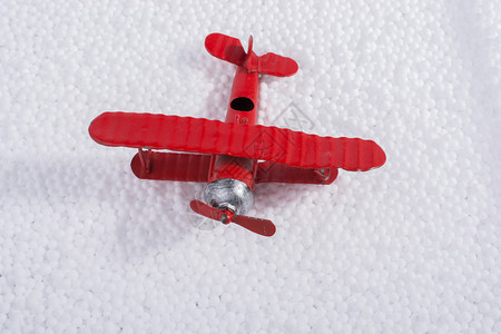 小型的红色飞机玩具图片