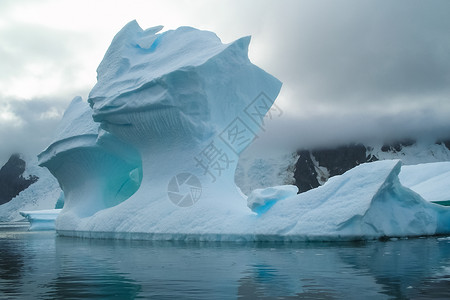 南极洲海岸景观山脉覆盖着冰雪和冷的海洋高清图片