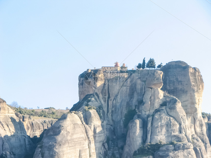 希腊岩石上的中特罗拉修道院古代建筑图片