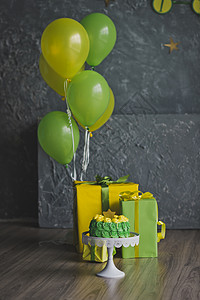 照片制室的黄绿色地区以庆祝T的一岁生日图片