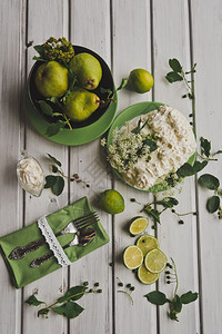 白桌上仍然有绿色的生活方式饭桌上870张柠檬和梨子的照片图片