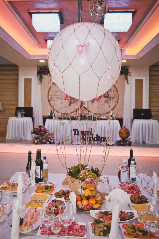 作为节日餐桌装饰的气球模型宴会厅的原始设计为8525图片