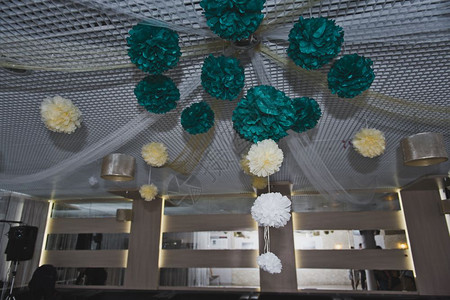庆祝厅的天花板装饰是纸质球5694图片