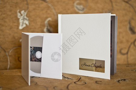 带CD和结婚照片的书一张有结婚照片的相册42图片
