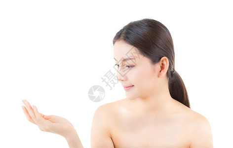 亚洲美丽的年轻女展示健康干净的皮肤图片
